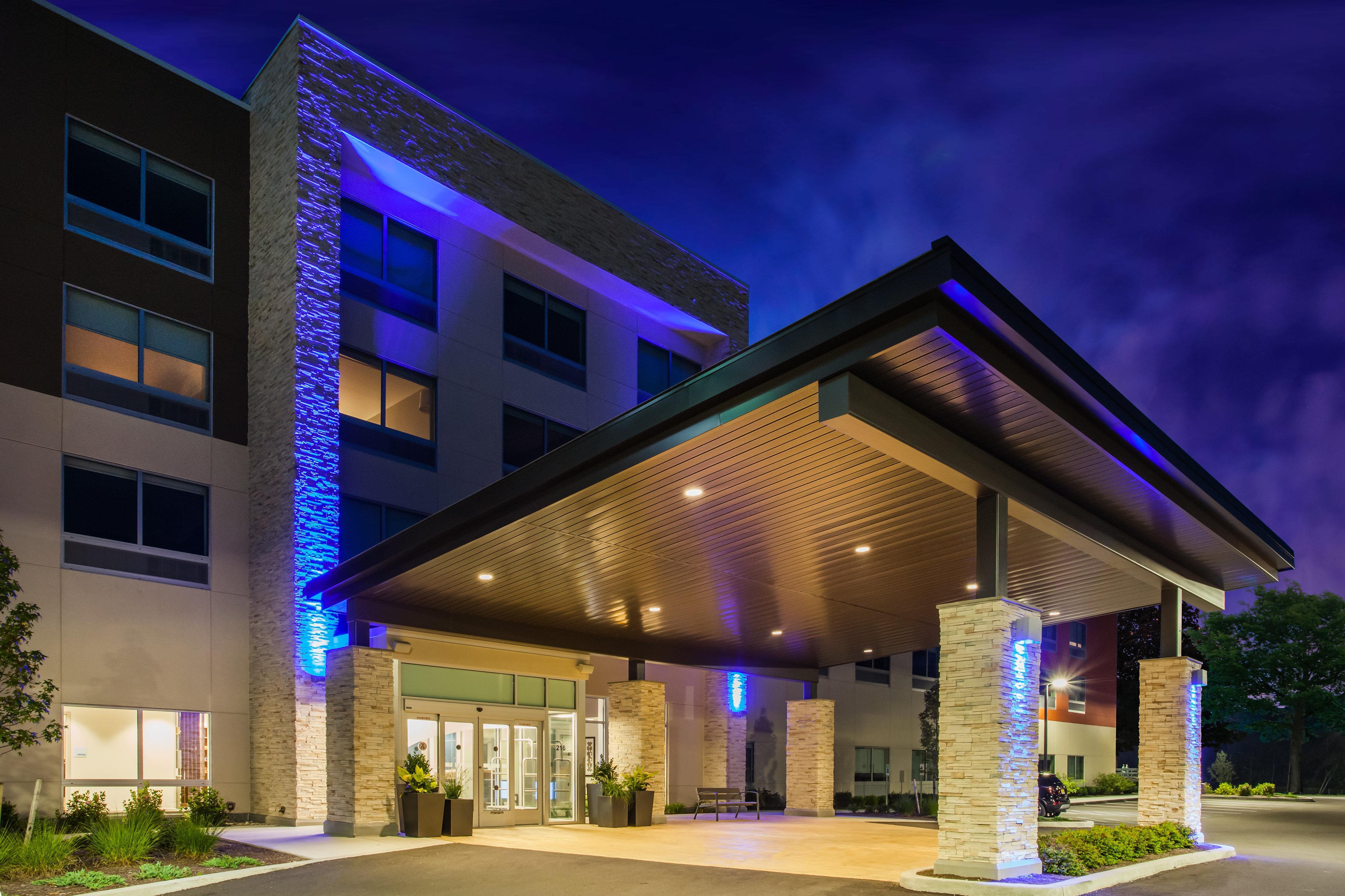 Holiday Inn Express Queensbury-Lake George Area By Ihg Екстериор снимка
