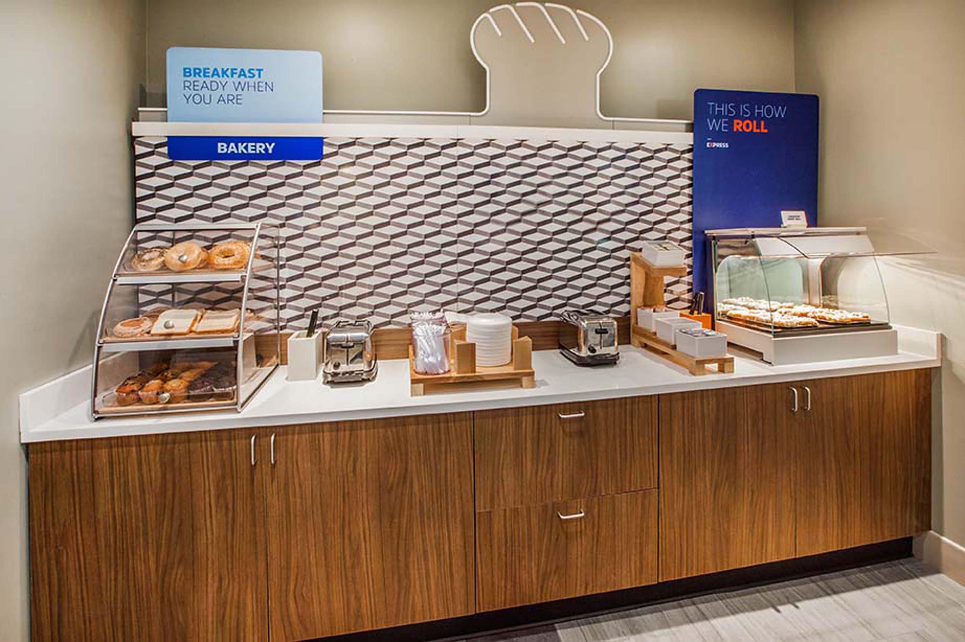 Holiday Inn Express Queensbury-Lake George Area By Ihg Екстериор снимка