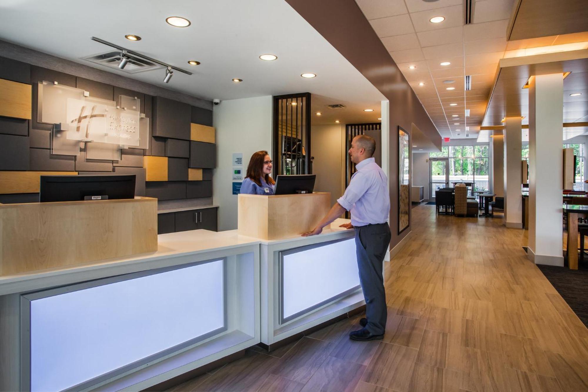 Holiday Inn Express Queensbury-Lake George Area By Ihg Екстериор снимка